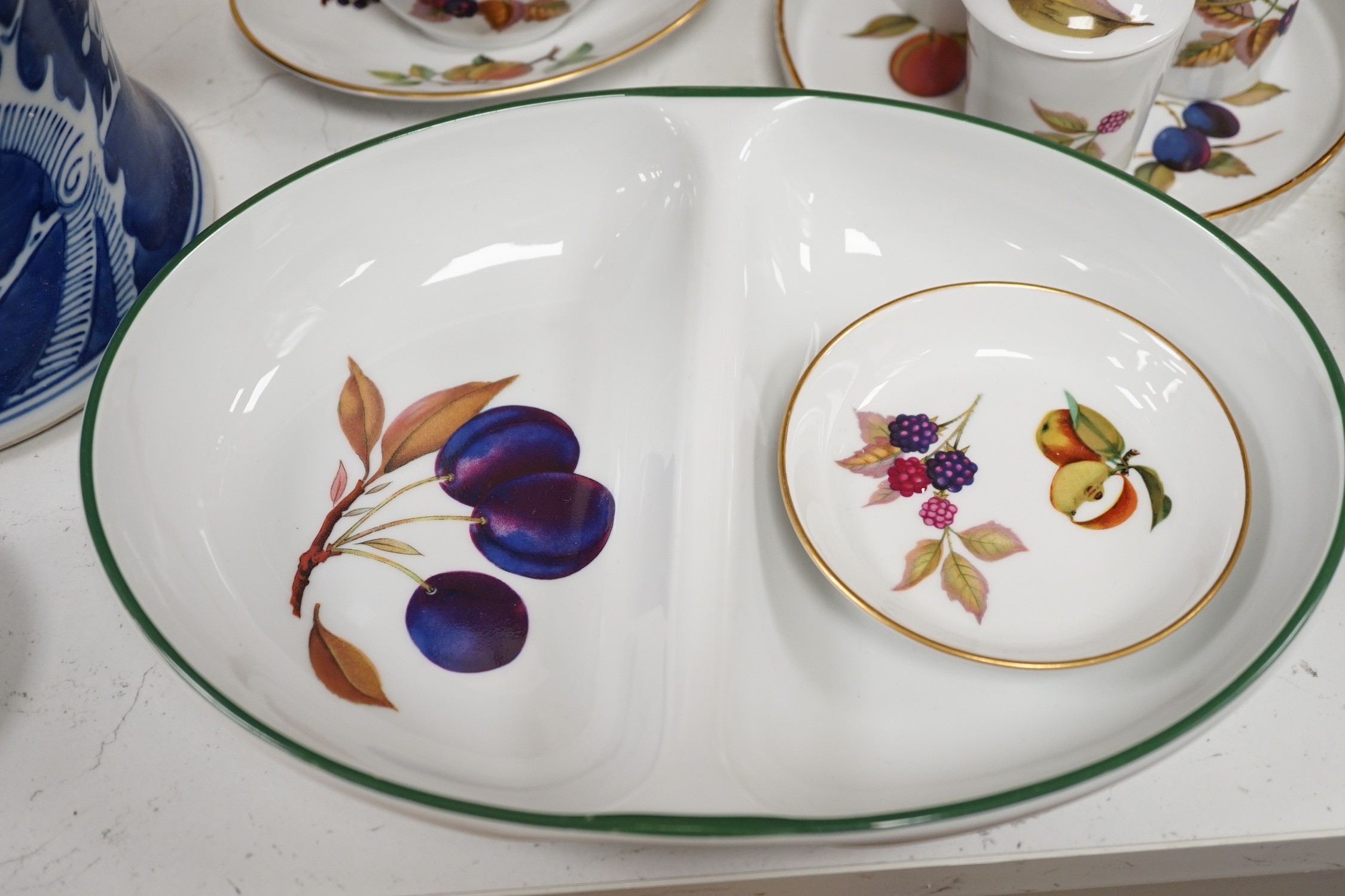 A Royal Worcester ‘Evesham’ part dinner service